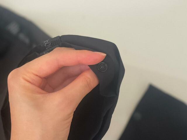 【ワークマン プロコア(R)ARX遮熱-7℃ ストレッチ2WAYピステ】ボタンは小さいものが4つ