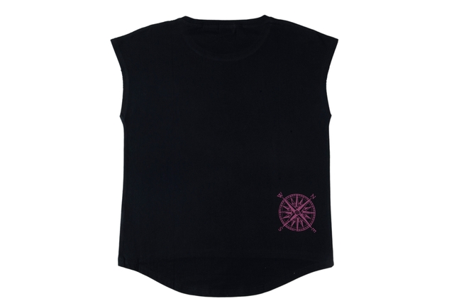 Tシャツ ¥2,500 ※ワンサイズ（海賊になった気分をより一層感じられる、ダメージ加工）｜東京ディズニーシー「ディズニー・パイレーツ・サマー」2018年