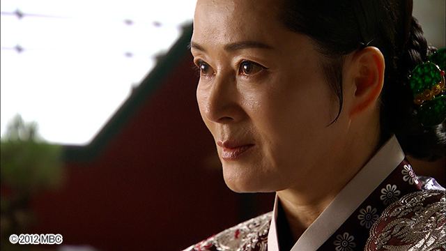 『太陽を抱く月』　© 2012 MBC