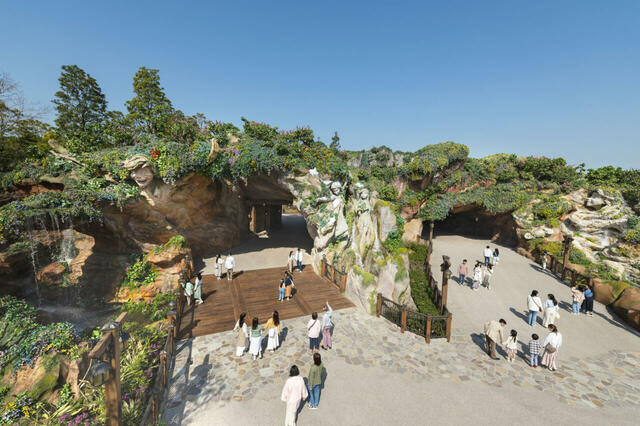 エントリーウェイ　魔法の泉　©Disney