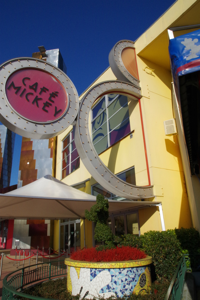 キャラクターに会えるレストラン「Cafe Mickey」
