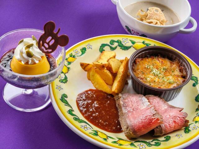 スペシャルセット 2,980円｜東京ディズニーリゾート「ディズニー・ハロウィーン」スペシャルメニュー｜販売店舗：東京ディズニーシー「カフェ・ポルトフィーノ」｜販売期間：2025年9月16日（火）〜10月31日（金）