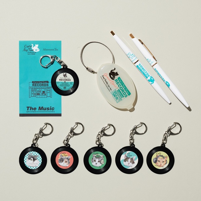 コインケース ¥990、ボールペン ¥660、レコードキーホルダー 各¥1,320※公式オンラインストアでの取り扱いなし