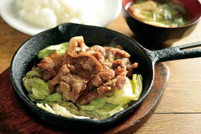土間食堂ぎっちょん（北参道）　じゅうじゅう焼きL 830円　豚肉肩ロースにニンニク、生姜、赤ワインがきいたオリジナルダレがよくからみ、ご飯がすすむ。