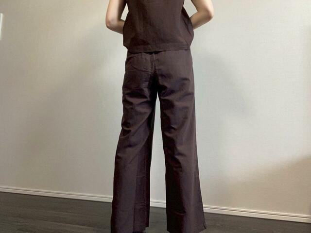 【UNIQLO リネンブレンドブラウス・リネンブレンドイージーパンツ】シンプルなのにサマになるデザインです◎