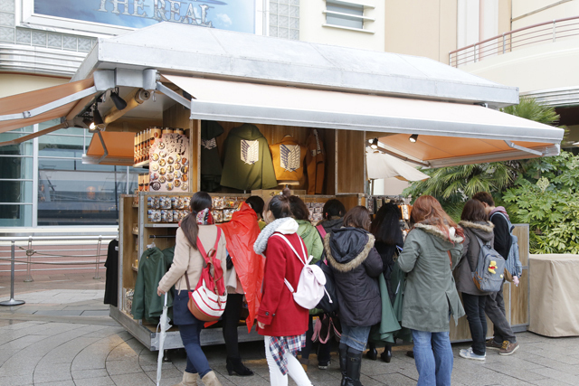 『進撃の巨人・ザ・リアル』ショップ© 諫山創・講談社/「進撃の巨人」製作委員会