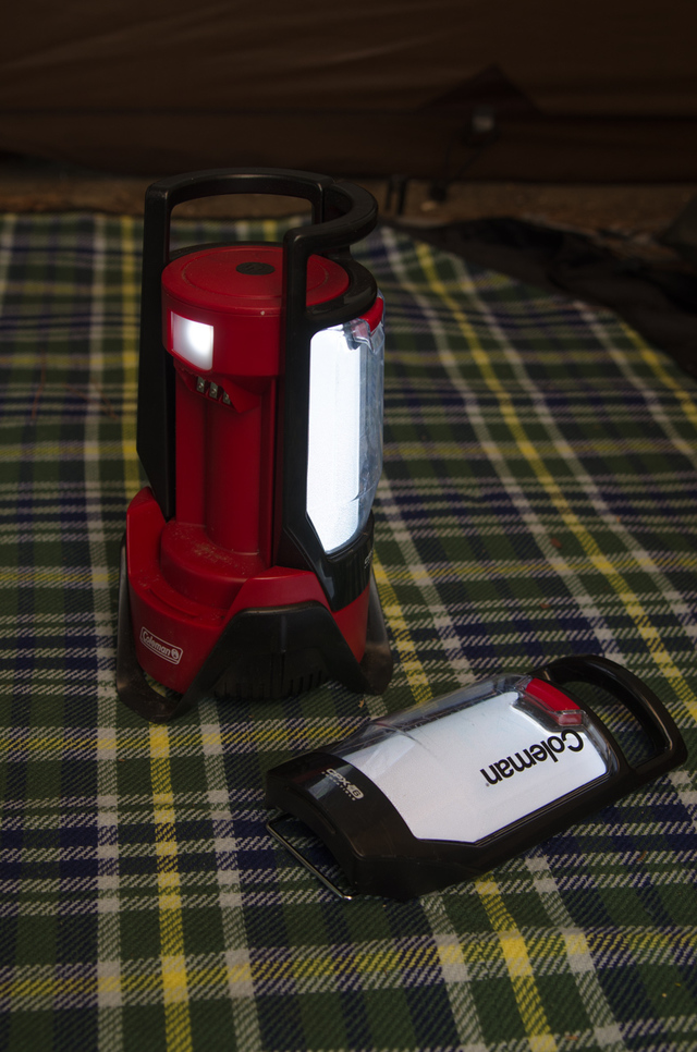コールマン「CPX®6 トライアゴ™LEDランタン」充分な光量がありながら、3つに分割して個別の灯りとして使用できる、便利アイテム