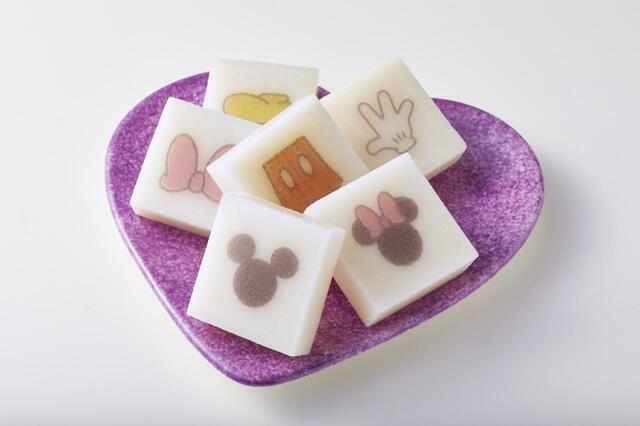 キャラクターたちのデザインがあしらわれた切り餅