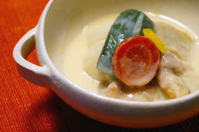 京素材を使った白みそシチュー 