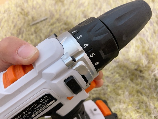 【アイリスオーヤマ 充電式ドライバドリル JCD28-C】《商品スペック》定格電圧：DC10.8V、充電池容量：1,500mAh、充電時間：約60分、質量（本体のみ）：約830g