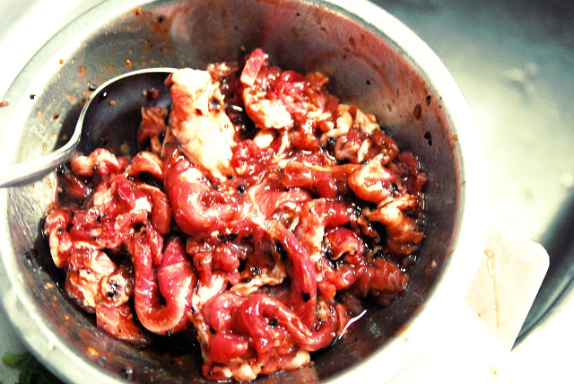 ③調味料は完全にお肉にあえておきましょう。