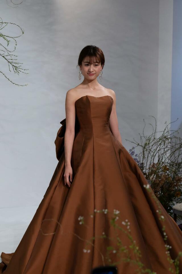 「ST」新作ウェディングドレス