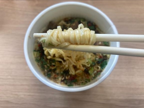 【日清カップヌードル「シビれる花椒の火鍋ヌードル」】花椒のしびれがおいしい 