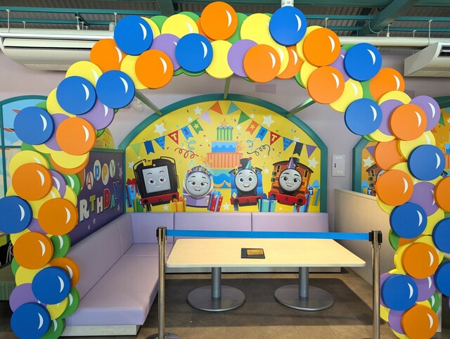 【富士急ハイランド・トーマスランド】「トーマスレストラン」内のバースデープラン専用シート