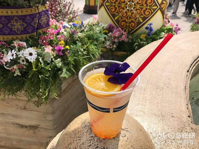 カフェ・ポルトフィーノの「ワインカクテル（シトラス＆エルダーフラワーシロップ）」