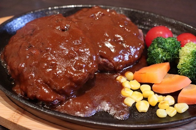 ブラックアンガス牛の赤身肉と豆腐のビーフハンバーグ