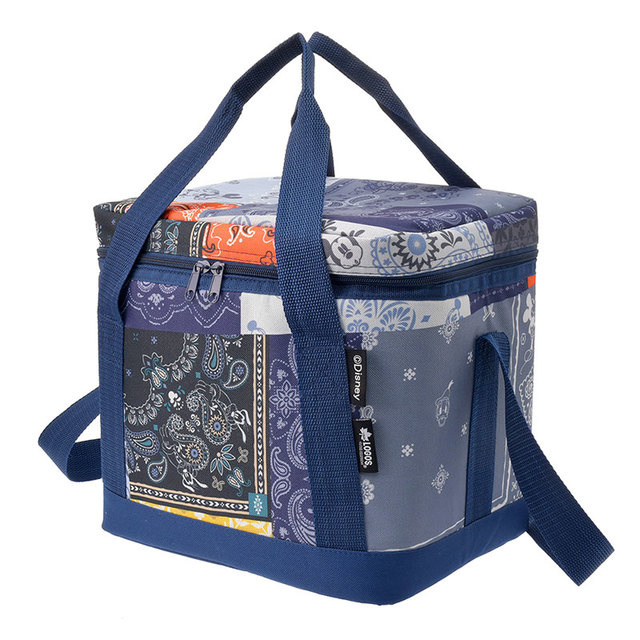 Ｑ-TOP フルシェード/13,900円,リクライナーチェア/4,900円  クーラーバッグ15ℓ/3,900円（全てディズニーストア/4月上旬発売）