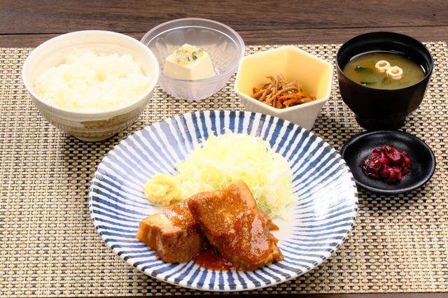 「新感覚！とろける生姜焼き定食」＜1,280円(税込)＞【極楽湯が自慢のサウナ飯5品を販売開始】