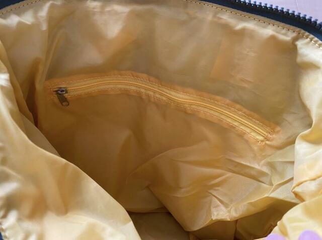 【ワークマン アーバンマルチストレージトート】内側にはファスナー付きのポケットが1つ。これがまた大きくて使いやすいんです！