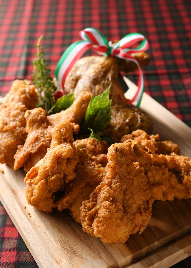 「クリスマスフライドチキン」<期間:2025年12月13日〜25日>【ホテルプラザ神戸の豪華すぎる「冬のごちそうバイキング」にクリスマス限定ディナーメニューが登場!】