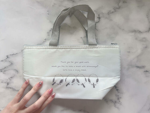 なんとバックにもデザイン入り！