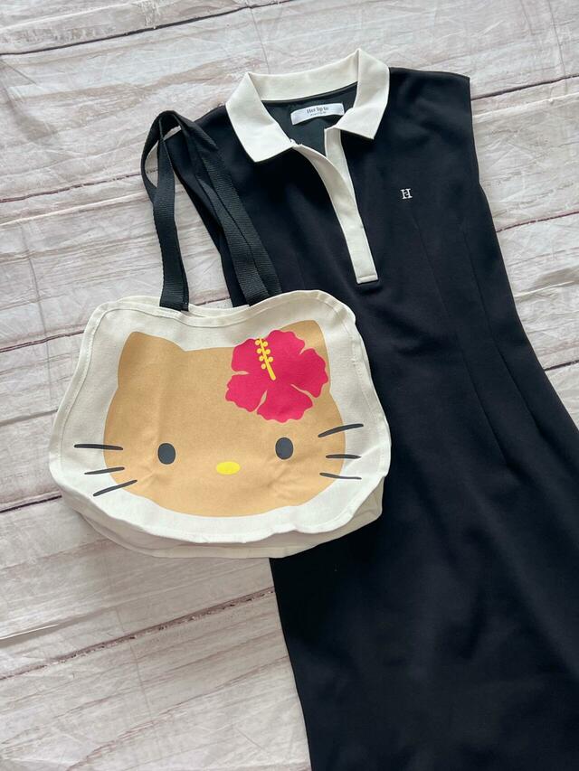 ブラックのポロロングドレスに合わせてもかわいい！