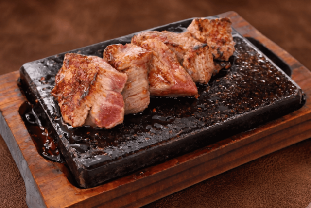 「リブステーキ」 <価格:3,800円(税込)>【【3,800円】衝撃のお得価格で2026年の肉納め!大人気「リブステーキ」も「大トロビーフ」も全部食べ放題!事前予約でアルコール飲み放題が無料に!】