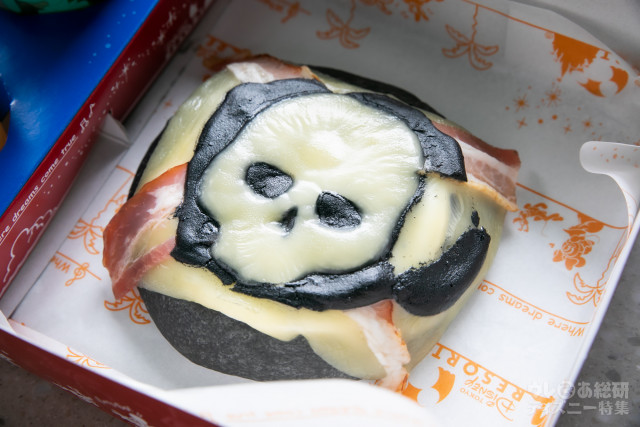 ベーコン＆エッグのチーズフォカッチャ｜東京ディズニーシー「ディズニー・パイレーツ・サマー」2019年