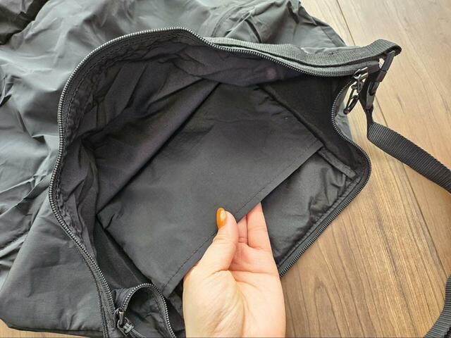 【無印良品　たためる撥水手提にもなるショルダーバッグ大】バッグを広げた状態にすると、元々の収納袋部分が内ポケットとして使用できます♪