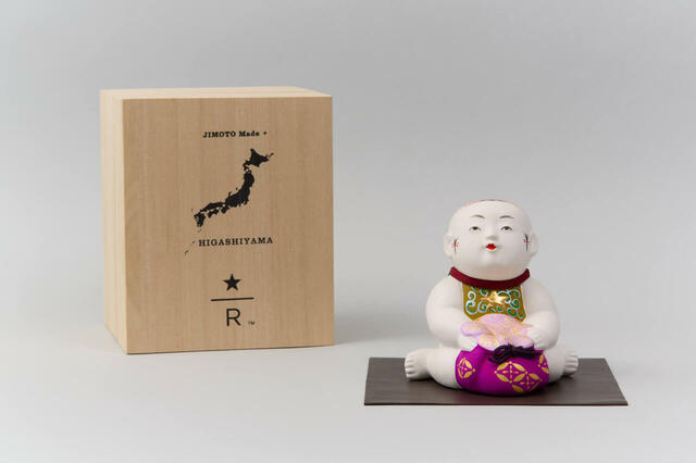 『JIMOTO Made+ 東山 御所人形宝袋』60,000円（税込）御所人形が、京都の象徴的なカラーでもある紫色の宝袋を手にした愛らしい一品。