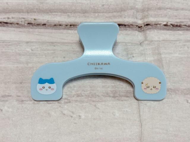 名前のとおり、ウカンムリの形状のクリップ。見たいページを開いたままキープできます