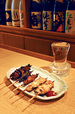 うなぎと地酒のまんまる（池袋） 串焼き 260円～ 定番のタレ焼き、肝や白焼きのほか、この店ならではの希少部位もぜひ味わいたい。
