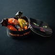 【DEAN & DELUCA】「ブラックキャット缶」1,944円(税込)/缶の中にはクッキーやチョコレートがたくさん入っています