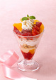 苺と不知火のパフェ~春爛漫~ 1,180円(税込1,298円)【ロイヤルホストの新作スイーツ】