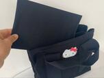 【ハローキティ　仕切りトートバッグ】取り外し可能な底板付きで、荷物を入れても型崩れしにくいのも嬉しいポイント♪
