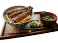 「うな玉丼(並)」<価格:2,380円(税込)>【本マグロが入った豪華刺身が食べ放題!話題の「漁港食堂 」が、西中島にオープン!6月中は「鰹のタタキ」を380円で提供!】