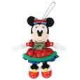 ぬいぐるみバッジ 2,800円｜東京ディズニーリゾート「ディズニー・クリスマス」スペシャルグッズ｜販売店舗：東京ディズニーランド「ディズニー＆カンパニー」｜発売日：2025年11月10日（月）