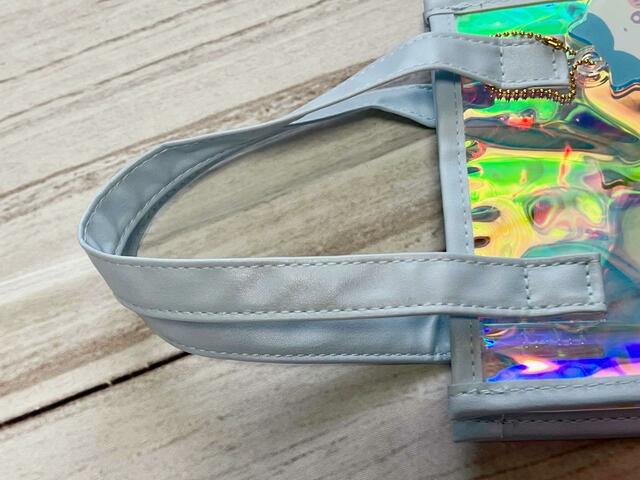 【ファッションセンターしまむら】「ちいかわ」オーロラミニトートバッグ（ハチワレ）肘にかけて持つことができます