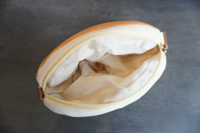 中には内ポケットが3つある