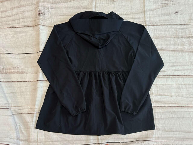 後ろ姿もティアード風のデザインでかわいい！