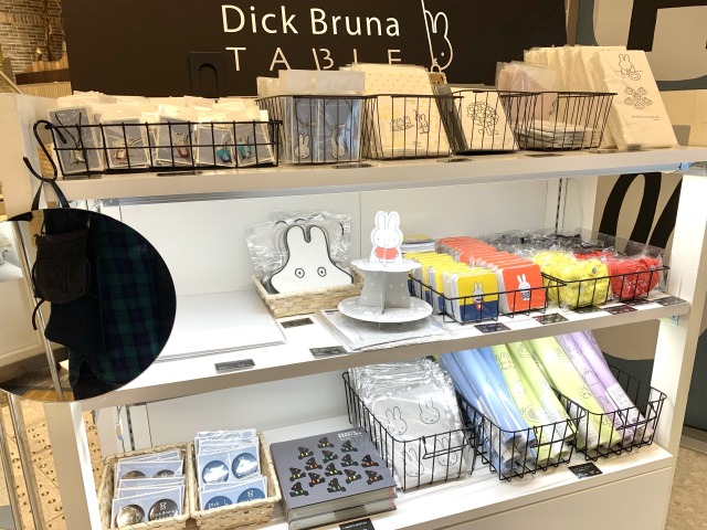 ポップアップショップの商品棚