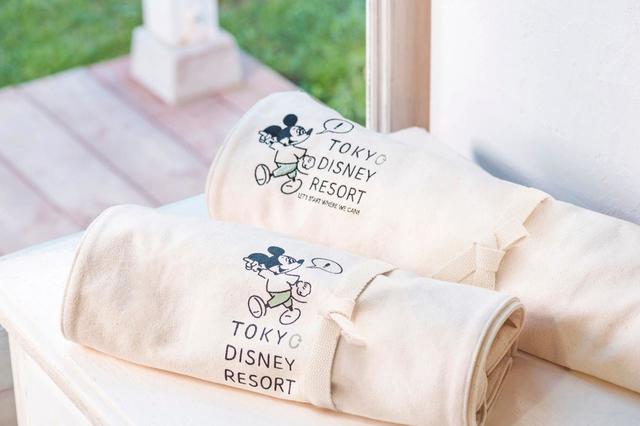 トートバッグ M 3,300円、L 4,200円|東京ディズニーリゾート「LET'S START WHERE WE CAN!」