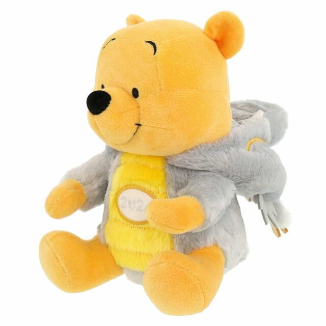 ぬいぐるみ 3,200円｜干支になりきったグッズ｜東京ディズニーリゾート40周年“ドリームゴーラウンド”｜発売日：2023年11月16日（木）｜販売店舗：東京ディズニーランド「ディズニー＆カンパニー」、東京ディズニーシー「エンポーリオ」