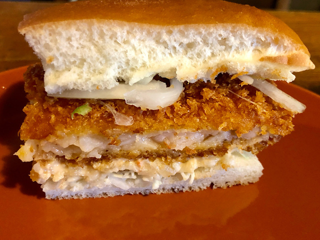 【コメダ珈琲　エビカツパン】コメダのカツパンシリーズはこの分厚さがいいんですよねぇ