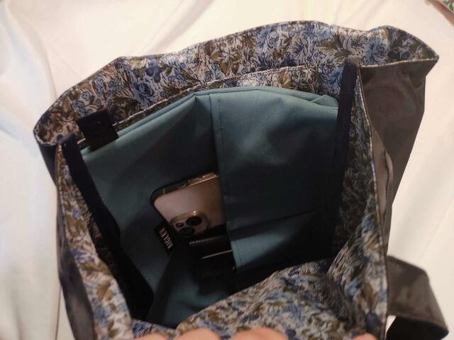 大きめポーチもラクラク入る