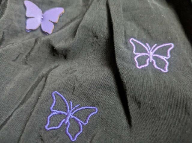 【ANNA SUI mini 2wayクロワッサンバッグ】濃い紫と薄い紫の刺繍と立体の蝶