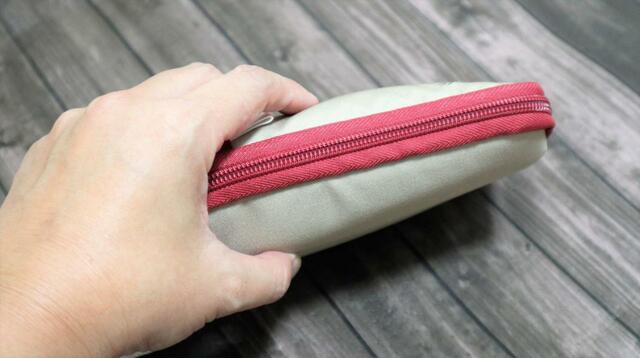 【リヒトラブ にゃんシーン ショルダーポーチ】厚みのありすぎるものは不格好に見えるので注意