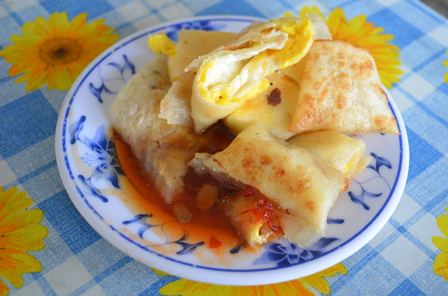 モチモチの生地にふわふわの卵が美味しい台湾の定番朝ごはん。『雙連豆漿』の蛋餅は甘みがあって美味