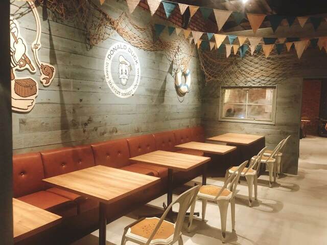 個室のなかで最も大きいドナルドダッグデザインの部屋