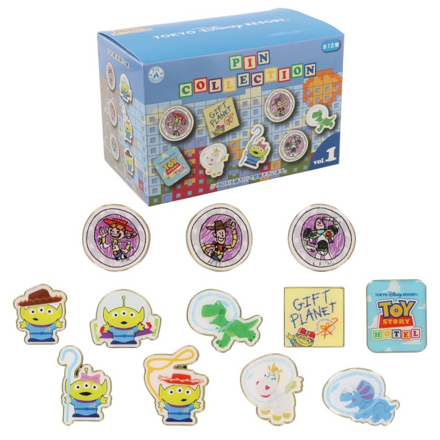 ピンバッジセット 7,800円｜サイズ：(ピンバッジ)縦約3～4×横約2～3cmセット内容：1BOX全12種(1袋2個入り×6袋)｜販売店舗：東京ディズニーリゾート・トイ・ストーリーホテル内ディズニーショップ「ギフト・プラネット」